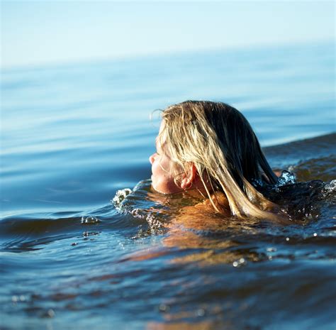 Swimming The Seven Seas This Womans Amazing Story Will Inspire You To Live Life To The Fullest