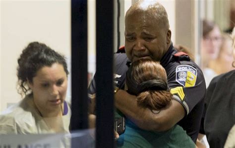Policía Llorando Tras Ataque En Dallas Conmueve En Redes Sociales