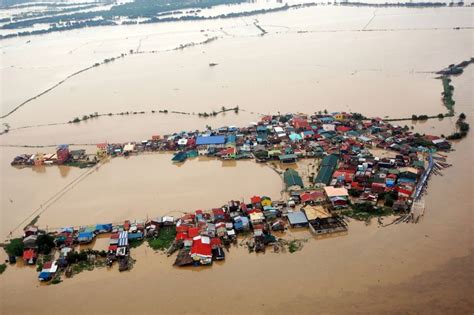 Thousands Evacuated As Philippine Capital Floods