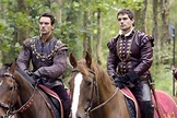 I Tudors: gli attori Jonathan Rhys Meyers e Henry Cavill in una foto ...