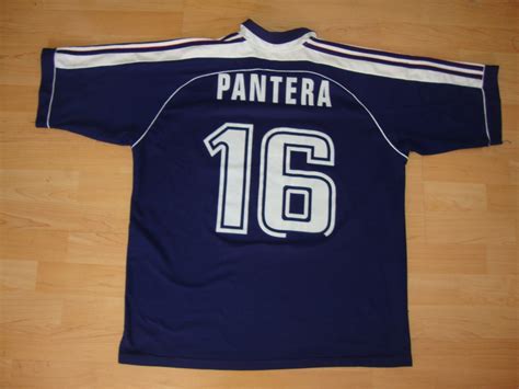 Helaas is het vooralsnog niet mogelijk deze tenues te bestellen. Universidad de Chile Home Camiseta de Fútbol 1999 - 2000. Sponsored by Ades