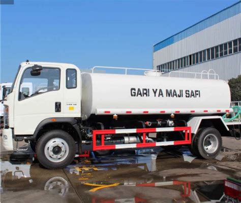 Sinotruk HOWO 4X2 10cbm 10m3 Water Spray Transport Truck China