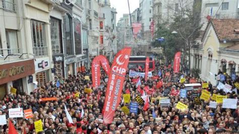 Turkey Sees Anti Corruption Protests For Second Day