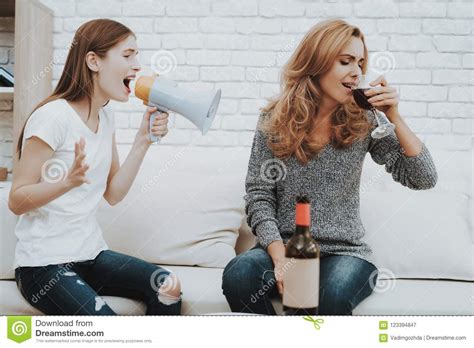 Upset Screaming Daughter With Drunk Mother At Home Stock Image Image Of Discussion Emotion