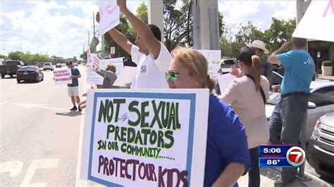 Kendall Residents Protest As Homeless Sex Offenders Set Up Camp Wsvn 7news Miami News