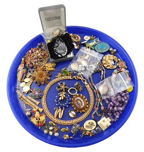 Lot Costume Jewelry Collection Of Vintage And Costume Jewelry 30