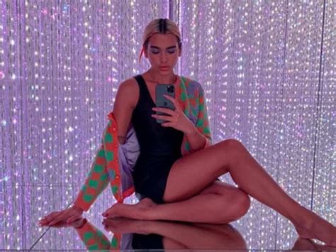 Tattooino is the right place to discover all the tattoos of your favorite celebrity. 無料印刷可能 Dua Lipa Tattoo - デスクトップ 整理 壁紙
