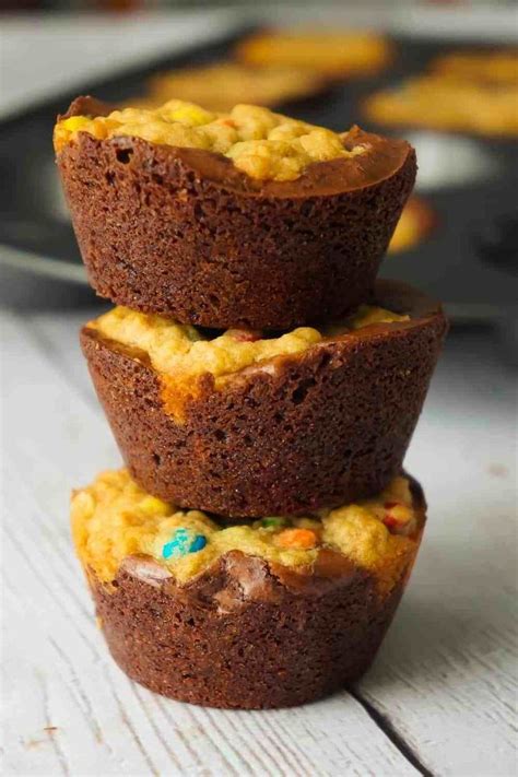 Made with peanut butter, oatmeal, chocolate chips, chopped butterfinger and m&m's. Monster Cookie Brownie Cups are an easy dessert recipe ...