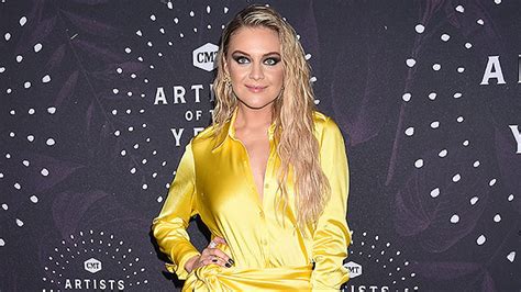 Kelsea Ballerini At Cmt Artists Of The Year 2022 Photos Of Her Look