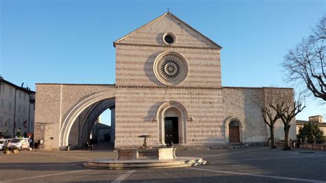Santa chiara is italian for saint clare, and may refer to: Assisi - Basilica di Santa Chiara - YouTube