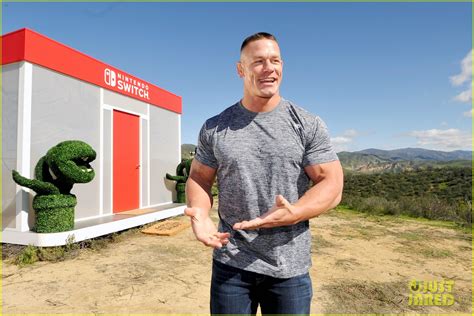 Photo John Cena Puts His Huge Muscles On Display In The Desert