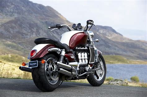 Windscreeen, saddlebags, backrest and luggage rack. 2008 Triumph Rocket III Classic: pics, specs and ...