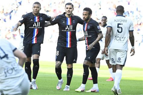 Le Havre  PSG  les images du premier match avec public depuis quatre