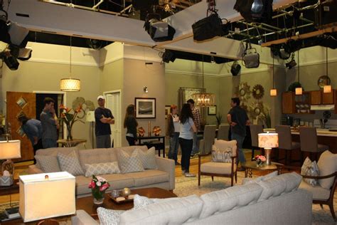 Students Visit Set Of Tv Show To Learn Scene Design The