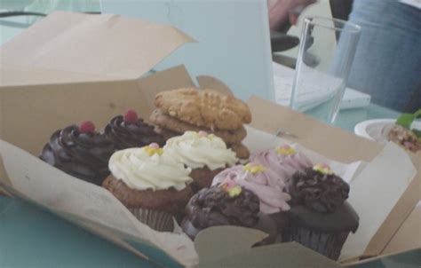 So pam (3) to cheer up her sister a bit. Cakes On the Move, Henderson - 1211 Santa Helena Ave