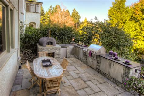 Outdoor Kitchen And Pizza Oven Mediterranean Landscape