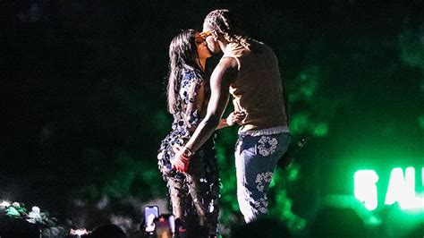Cardi B And Offset Kiss On Stage At Wireless Festival Photos Hollywood Life