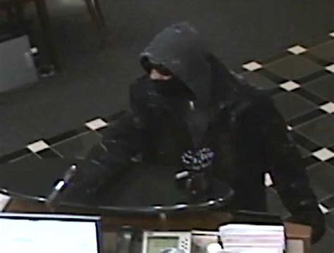 Fbi Releasing New Photos From 2019 Bank Robbery Up To 10000 Reward