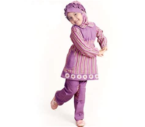 Lengan panjang/pendek atau lengan kembung (perempuan). 4 Cara Mudah Memilih Baju Muslim yang Nyaman untuk Anak-Anak