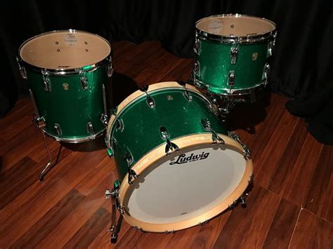 Ludwig Classic Maple Green Sparkle Fab W Vintage White Marine Bass