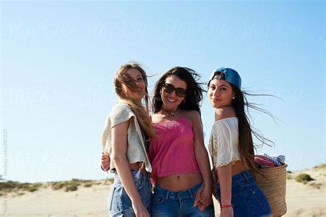 Three Girlfriends On Beach By Guille Faingold For Stocksy United Beach The Unit Girlfriends