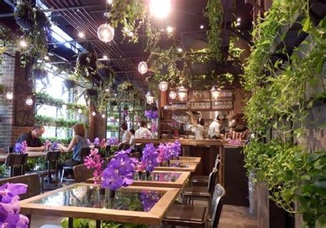 Taste Roses At The Greenhouse Like Flowers And Green Cafe Aoyama