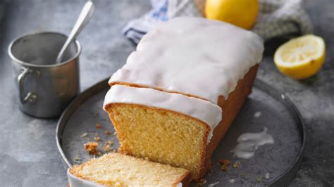 Der säuerliche geschmack passt perfekt zum süßen kuchen und stellt so die richtige geschmacksbalance her. Saftiger Zitronenkuchen: Rezept für Kastenkuchen