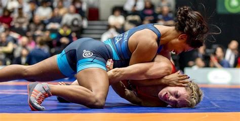 Pin By Miguel Angel Fragoso On Anatomia Kickboxing Workout College Wrestling Black Girl Fitness