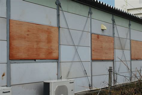 Jun 24, 2021 · 台風5号の影響で、27日日曜日と28日月曜日は大雨の恐れがあります。今のうちにできる備えをしましょう。 コロナ対策として、非常用持ち出し袋にマスクや体温計、石鹸、消毒液などとともに、筆記用具も加えておきましょう。 台風シーズン到来 ｜ スタッフブログ ｜ ハンガーゼロ ｜ 1分間 ...