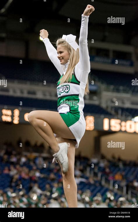 26 December 2009 The Marshall Thundering Herd Cheerleaders On The Sidelines During The Little