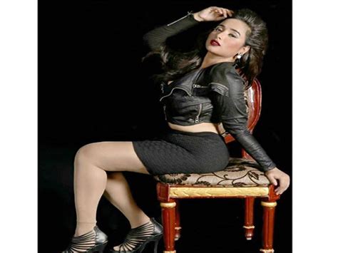 Rani Chatterjee Hot Photos बिकीनी में रानी चटर्जी का विडियो फैन्स के उड़े होश Bhojpuri