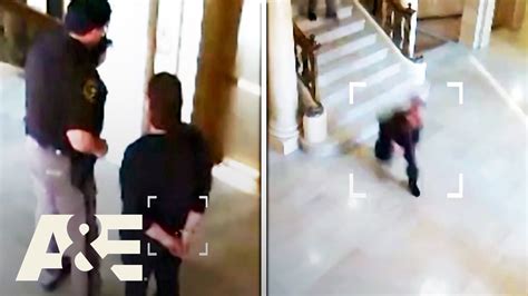 Court Cam Woman Slips Handcuffs Attempts Daring Escape Aande Youtube