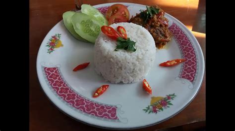 Inilah salah satu kuliner khas thailand yang berupa kari ayam berwarna hijau, populer karena tampilan dan rasanya yang unik. rendang Indonesia, masakan yang sudah terkenal di dunia ...