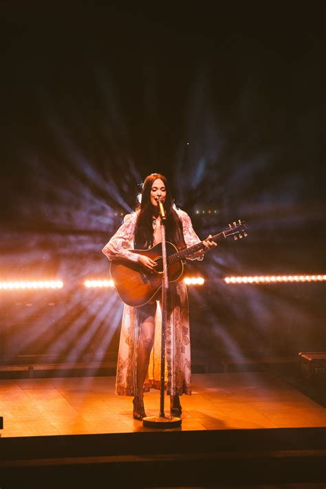 Review Kacey Musgraves Was A Slow Burn At Red Rocks Best Music