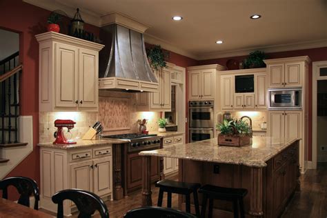 Iluminación auxiliar para cocina, luces decorativas led y de ambiente, lámparas para techo y focos para muebles altos de cocina. Instalar luces empotradas en la cocina | Constru-Guía al día