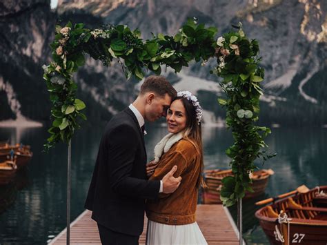 Wedding Elopement Lago Di Braies Pragser Wildsee Couple Photos 0009