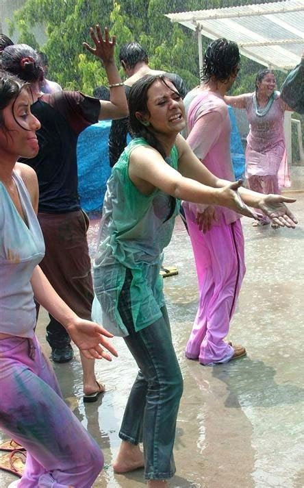 Holi Playing Hot Indian Girls In Wet Dress Chuttiyappa