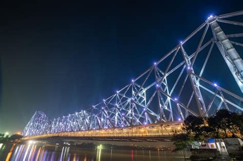 Premium Photo Howrah Bridge On The River Hooghly With The Night Sky