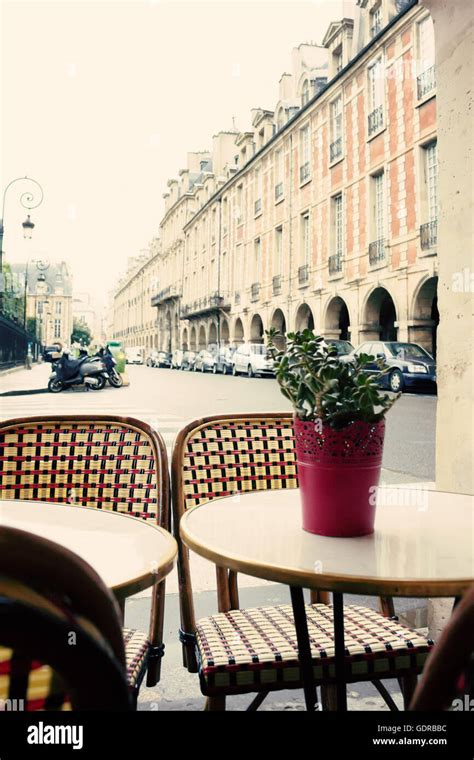 Paris Vintage Café Fotografías E Imágenes De Alta Resolución Alamy