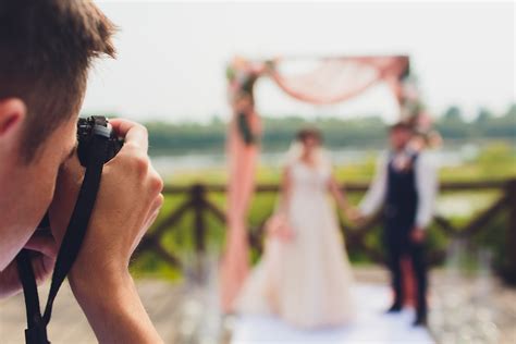 9 Tips On Finding The Perfect Wedding Photographer