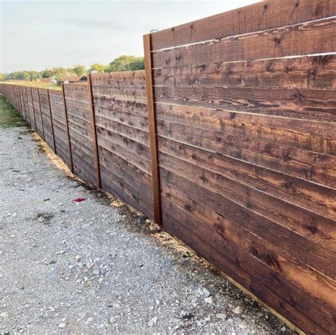 63 Easy Pallet Fence Ideas That Give Privacy