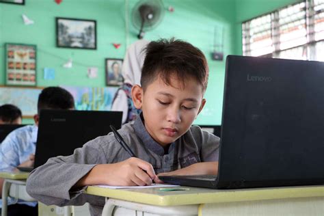 Kontrak kerja guru dan siswa. Tahun Ajaran Baru, Siswa dan Guru di Paser Belajar di ...