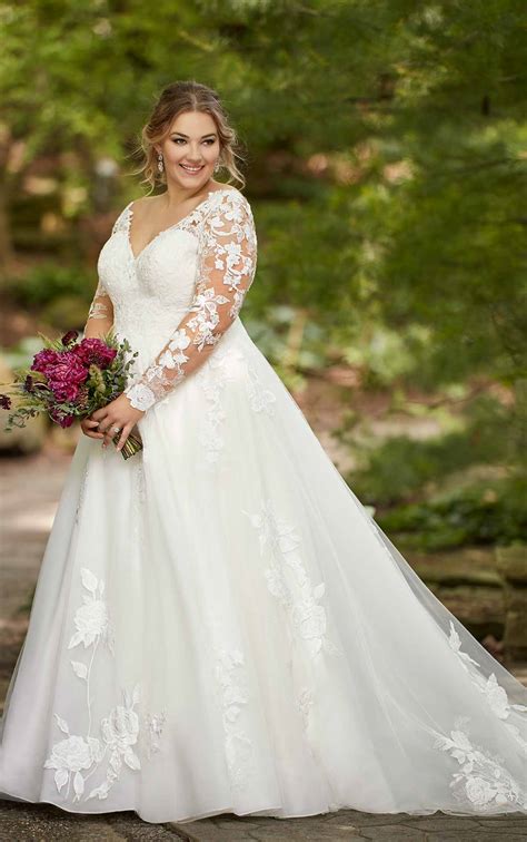 We are proud to have one of the largest selections of plus size wedding dresses in melbourne, particularly essense of australia and stella york. Long Sleeved Plus Size Ballgown with Floral Lace - Essense ...