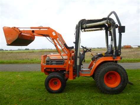 Kubota B2400 Compact Tractor With Front Loader 4x4 Ebay