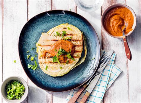 Wittekoolsteak met miso pindasaus recept Allerhande Albert Heijn België