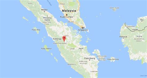 Endonezya'nın sulawesi adası'nda meydana gelen 7,7 büyüklüğündeki depremin ardından tsunami meydana geldi. Endonezya'da Büyük Deprem - The Epoch Times TR