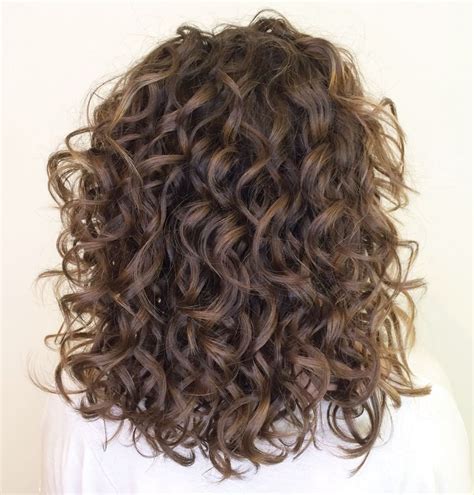 Gorgeous Medium Curly Bouncy Hairstyle Curly Hair Styles Naturally Shoulder Length Curly Hair