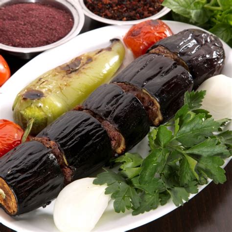 4 tane uzun patlıcan (antep'te patlıcan kebaplık diye geçer.) 300 gr. Patlıcan Kebabı - MyGaziantep.com