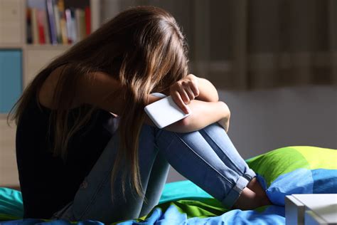 How Social Media Fuels Teenage Insecurities And How To Prevent It Ana Hpmd