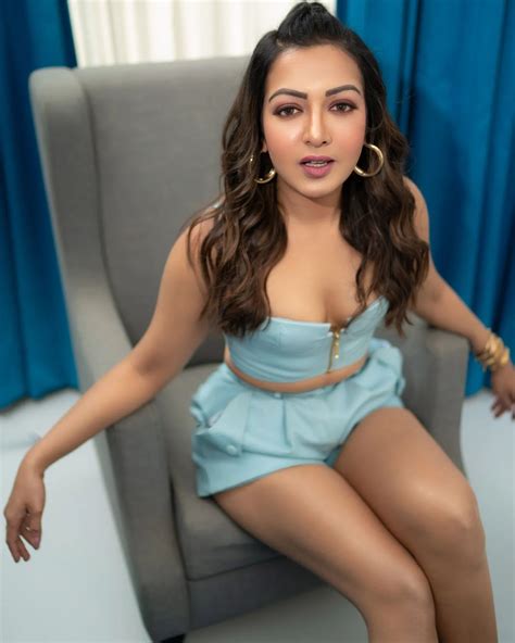 Catherine Tresa Stunning Pictures In Short Dress Shakes Internet